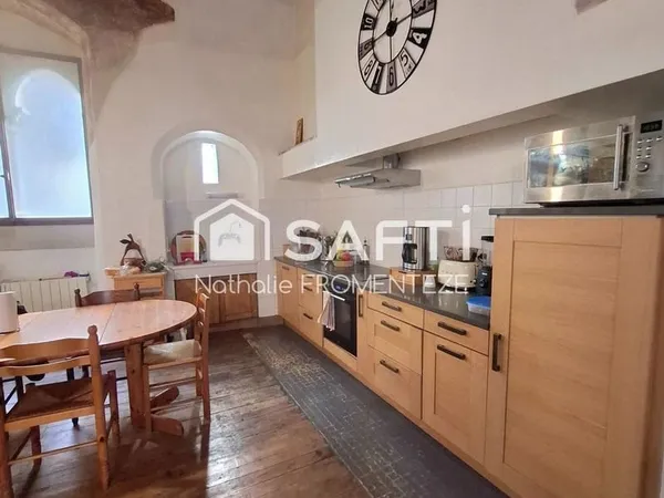 Maison rénover style médiéval à étage