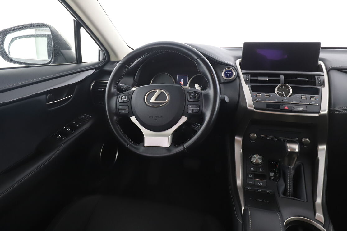 Lexus NX-Serie 300h Business 2WD Auto — photo 12