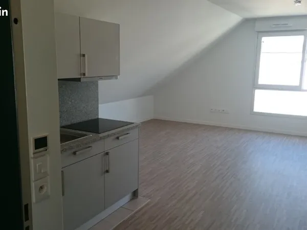STUDIO ,28M2+14m2 sous combles, LE CLOS BOISSY-850 CC