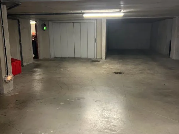 Garage/place de stationnement à louer