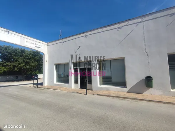 Local 81 m² Carpentras