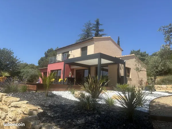 Environ 145 m², 4 chambres et une pièce de vie de plus de 60 m²