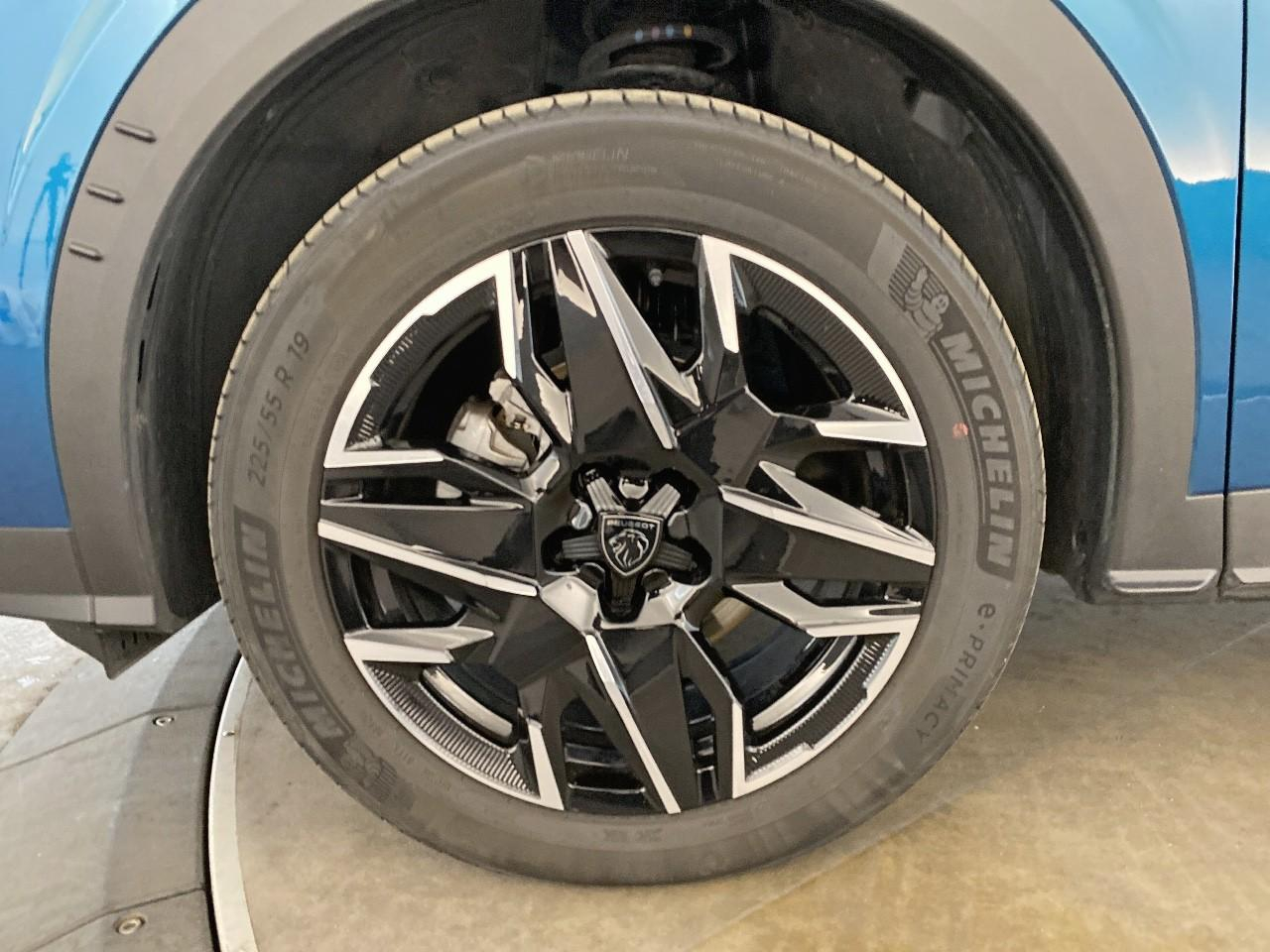 Peugeot 3008 hybrid 136 e-dcs6 gt — photo 11