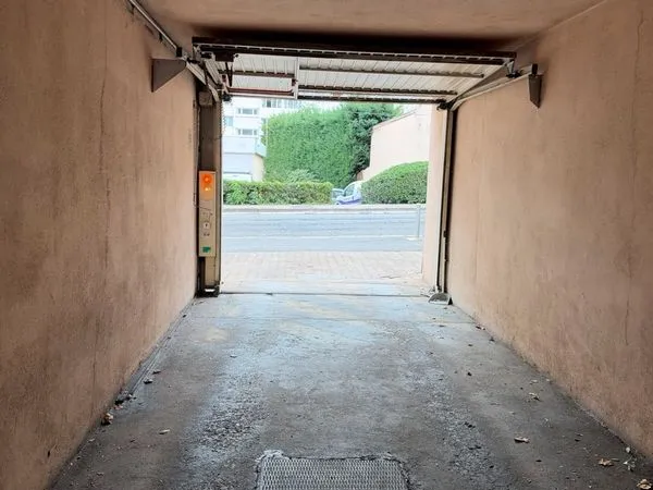 Garage à louer Rue Gabriel Peri