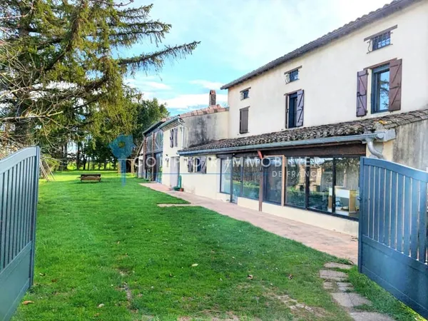 Maison 6 pièces 218 m²