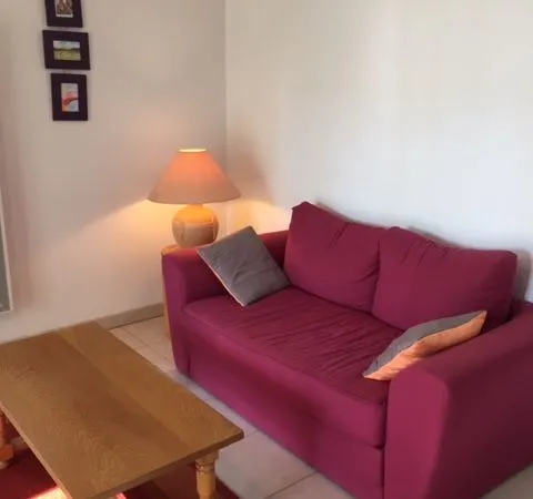 T2 meublé 41 m² idéal étudiant/e ou soignant/e avec parking et balcon
