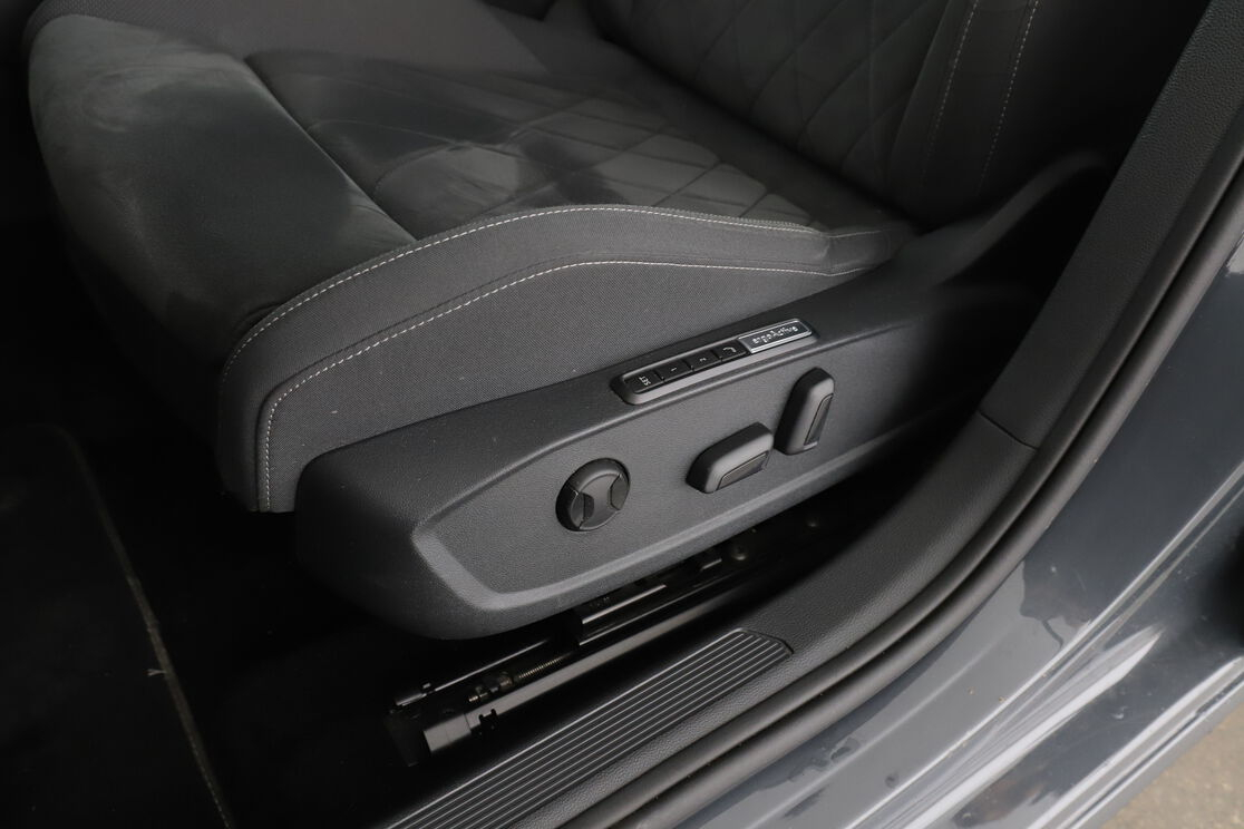 Volkswagen Golf VIII 1.4 Hybrid Rechargeable OPF Style DSG6 — photo 10