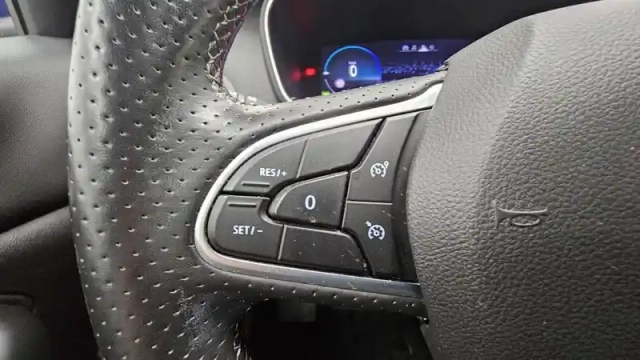 Renault Megane mégane iv berline e-tech plug-in hybride 160 — photo 46