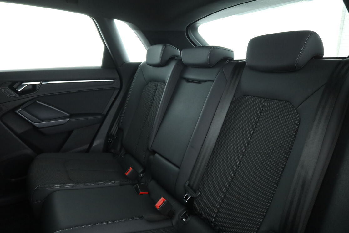 Audi Q3 35 TDI S Line Quattro — photo 13