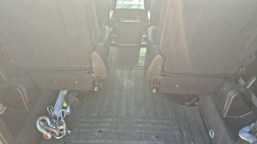 Land Rover Defender 90 2.2 TDCi 122 4WD - SE – 2012 – 134095 km – Diesel – Boîte Manuelle — photo 43