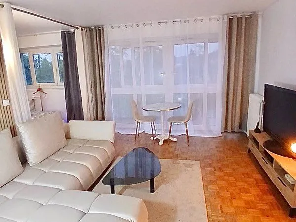 Location F2 Port-Marly