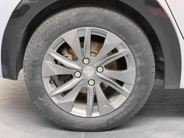 Peugeot 208 e- 136ch style — photo 8