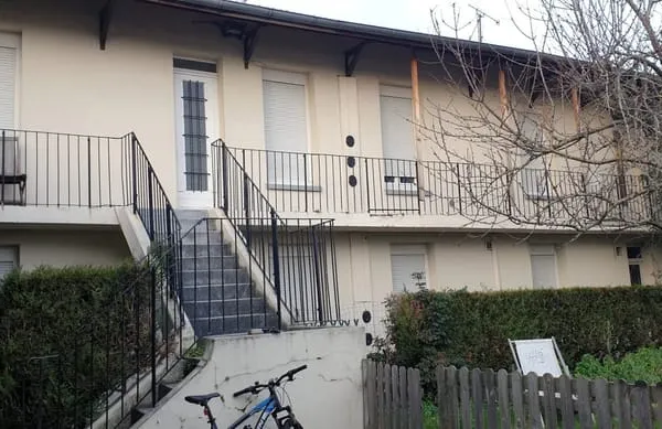 Un Petit Ensemble Immobilier Au Calme