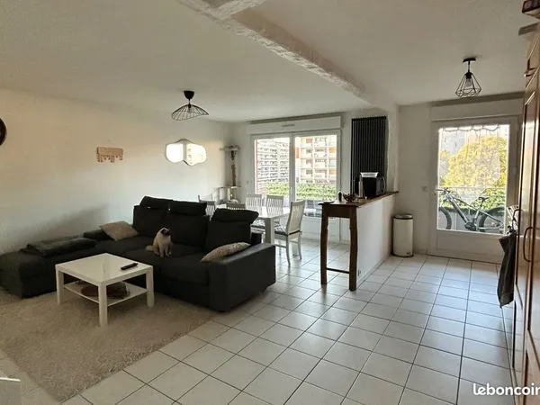 Appartement 3 pièces de 74 m² - Étage 3/6 - Annemasse centre