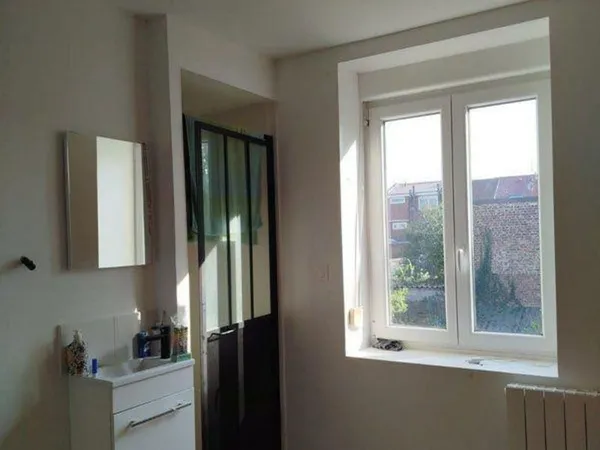 Loue chambre avc douche et lavabo (+jardin)