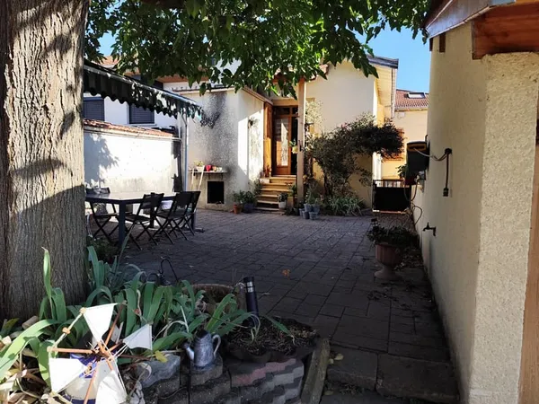 Bessenay, bel appartement avec terrasse