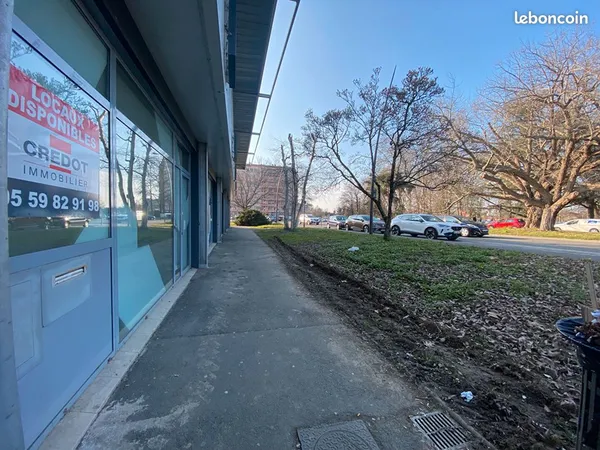 Local commercial 216 m² Pau