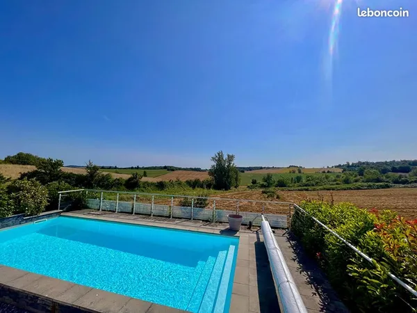 Maison 147 m² avec piscine, 5 chambres et double garage à Montpezat-de-Quercy