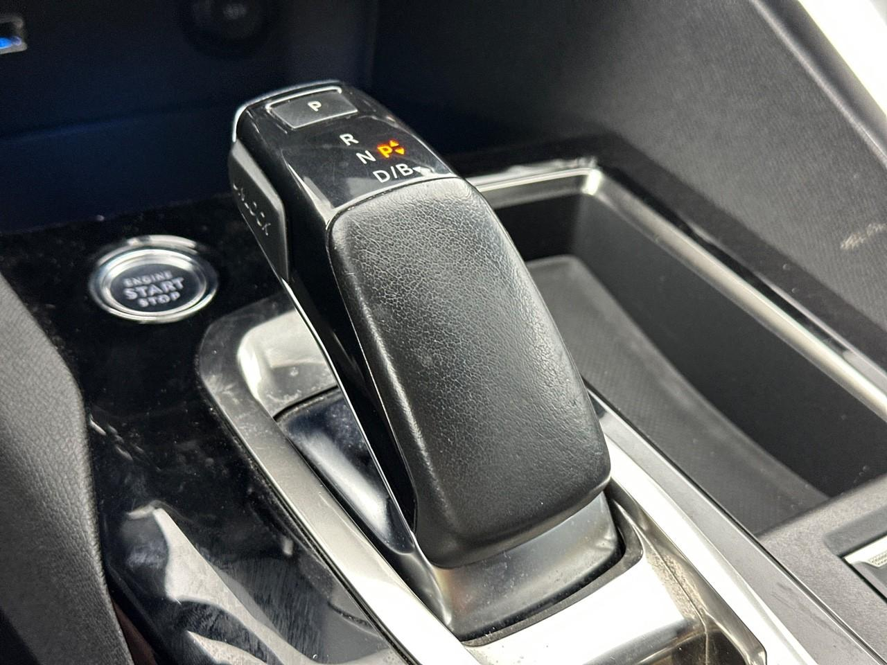 Peugeot 3008 hybrid4 300 e-eat8 gt — photo 31