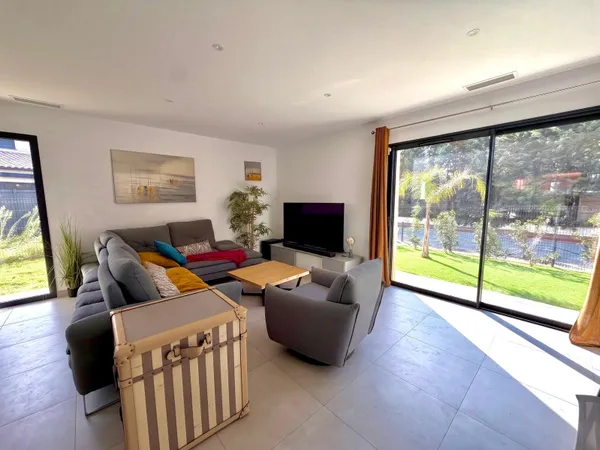 Maison de plain-pied de 97 m2, 3 chambres, Garage et jardin
