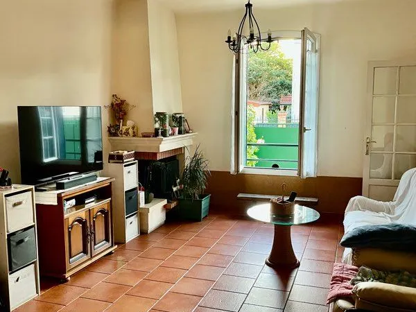 Maison avec jardin et dépendance