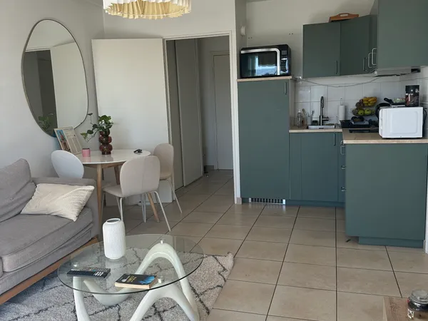 Loue T2 de 43m^2 avec balcon sur Caluire