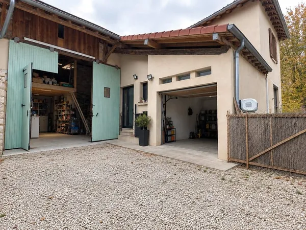 Maison 4 chambres, avec garage et ancienne grange - JASSERON
