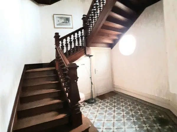 Vends appartement à rénover dans une villa historique de la ville d'hiver