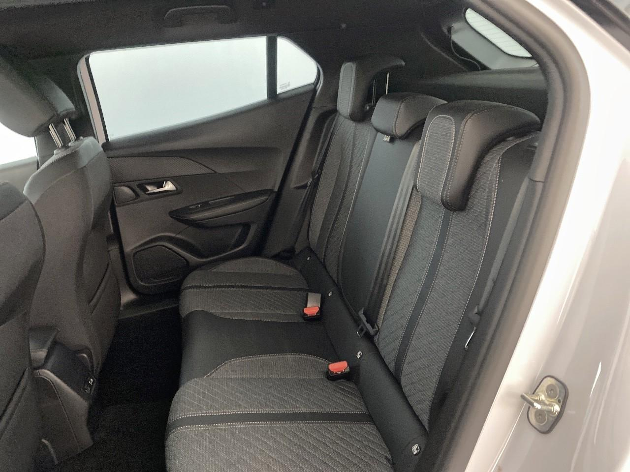 Peugeot 2008 hybrid 145 ch e-dcs6 allure — photo 10