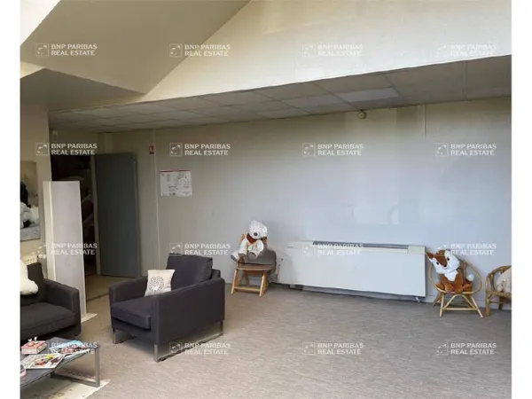 Entrepôt 8966 m²