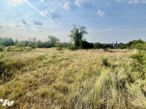 Terrain 909 m²