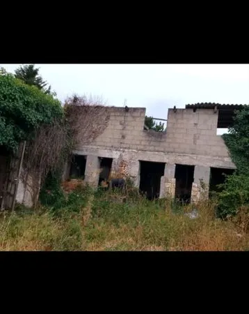 Maison a terminer de construire