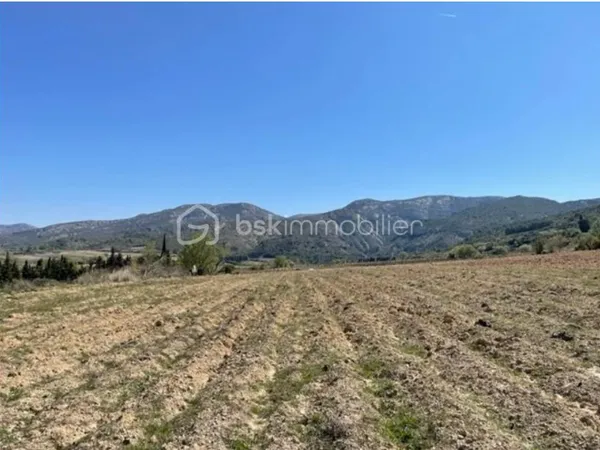Terrain 3300 m²