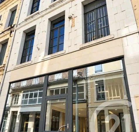 Local 15 pièces 211 m²