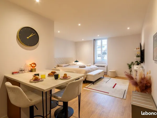 Studio meublé de 30 m² entièrement rénové - Centre-ville d'Agen - Stationnement en option