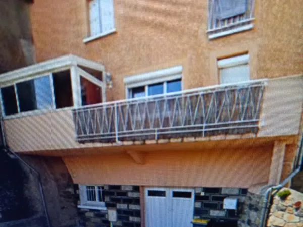 A Vendre Maison de bourg 67 m² - 2 chambres - Garage - Balcon/Véranda - Saulzet-le-Chaud