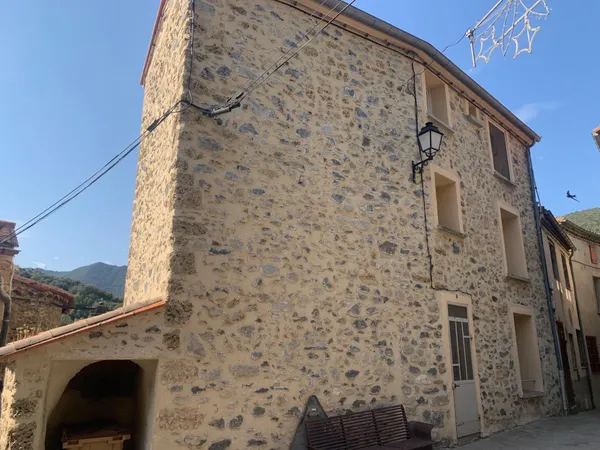 MAISON DE VILLAGE