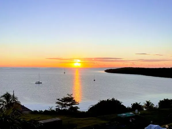 Location longue durée meublé T2 Petit-bourg, vue mer