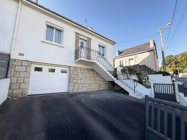 Maison rénovée de 80 m2 avec jardin, véranda et 2 garages - Pontivy
