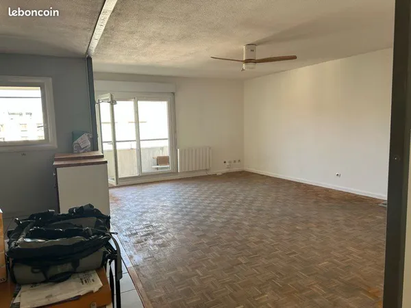 Appartement T3 , dernier étage situé entre Charpennes et République à Villeurbanne