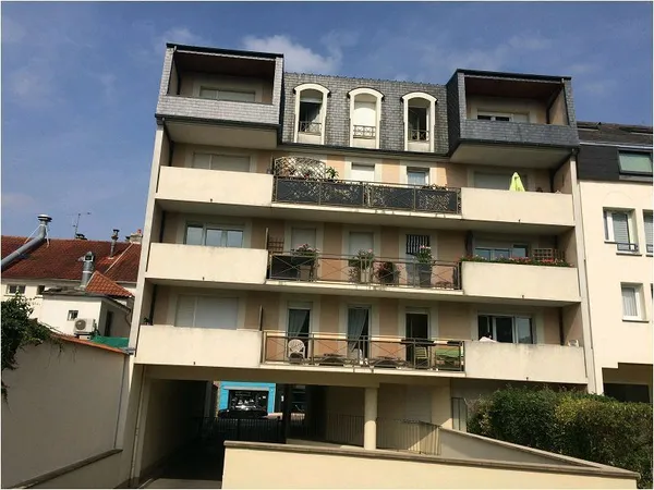 MONTGERON CENTRE-VILLE - STUDIO AVEC BALCON ET BOX PROCHE DE LA GARE