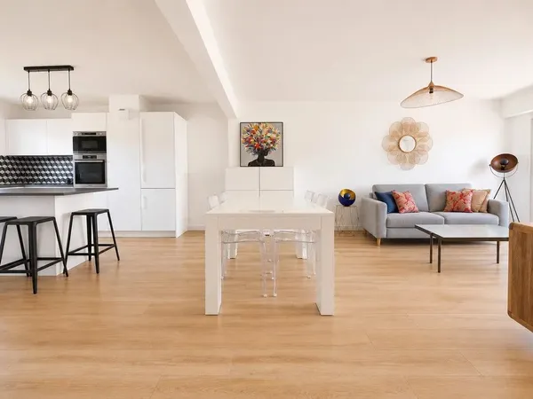 Poêtes / Gorbella Beau et grand  3 pièces rénové en étage élevé