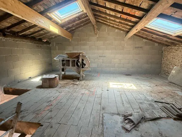 Plateau à aménager de 110 m² sur parcelle de 162m2