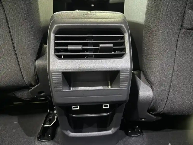 Peugeot 3008 hybrid 145 e-dcs6 — photo 63