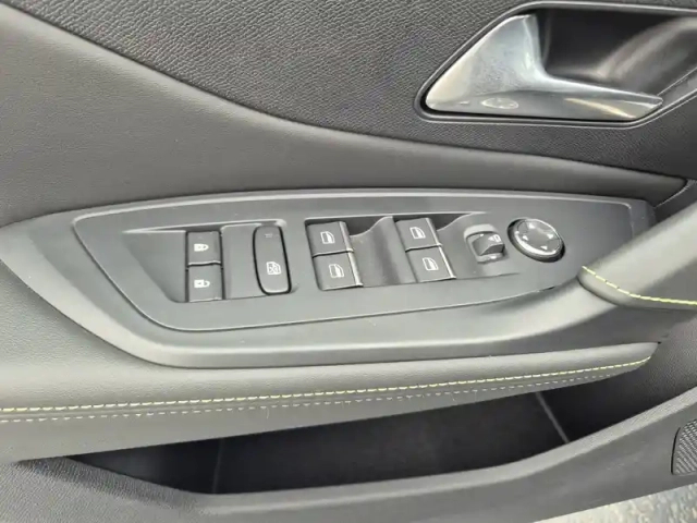 Peugeot 408 phev 225 e-eat8 — photo 24