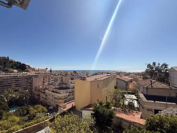 3p bourgeois en dernier étage avec vue mer