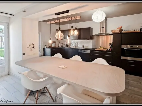 Maison à vendre 5 pièces d'environ 126m² à SAINT JEAN D'ANGELY (17) 4 chambres, 1 garage, proche cen