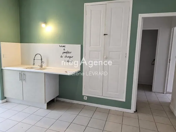 Évron centre-ville : maison 3 chambres avec courette