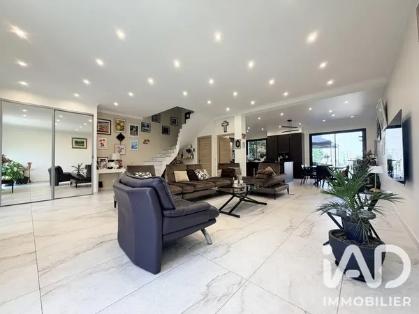 Maison 10 pièces 325 m²