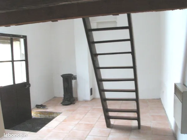 A louer la maisonette F1 proche de levet